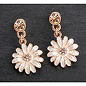 Earring Dainty Daisy